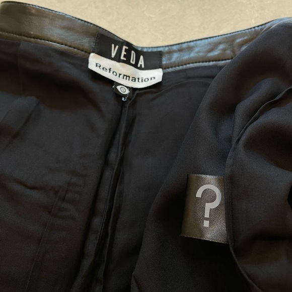 Reformation Veda Leather Cropped Pants In Black Size 12 - Picture 15 of 17